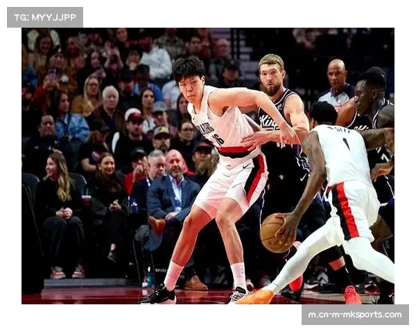 斯普利特称赞克林根护框与篮板表现出色 斯普利特称赞克林根护框与篮板表现出色